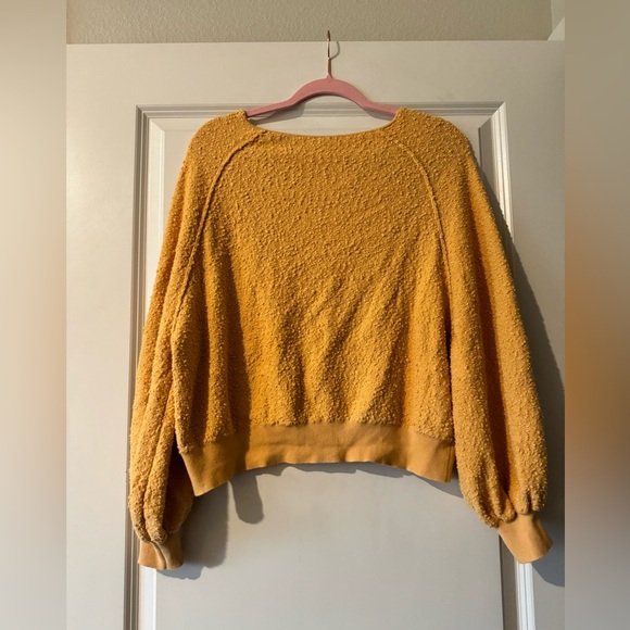 Free People Found My Friend Sweater V Neck Boucle Yellow Gold EUC Size XS - Picture 4 of 5
